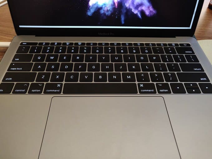 2018年式MacBook Pro 13 タッチバー無しモデルを今更購入した理由 - け 